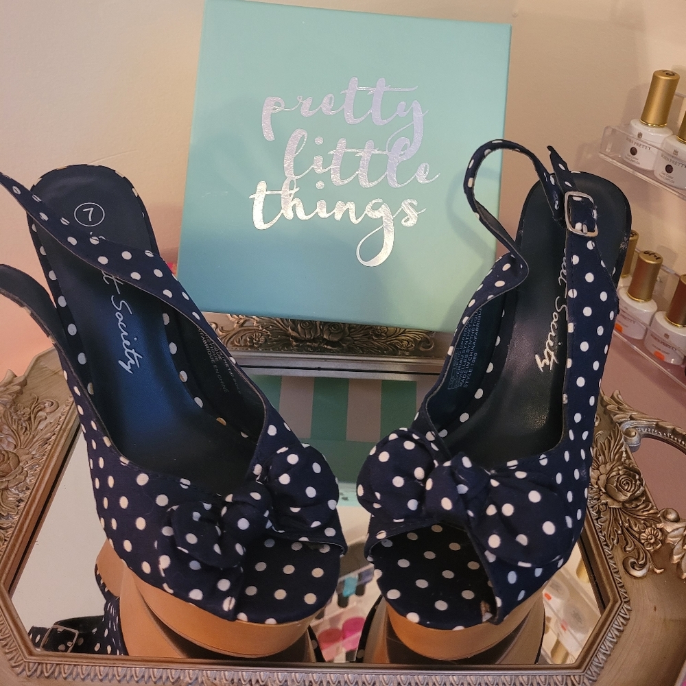 Navy Polka-dot wedges